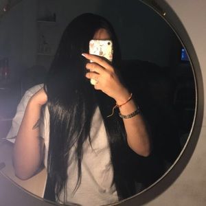 Real hair wig black very long I am 5’3 and it’s down to my boat it’s brand new